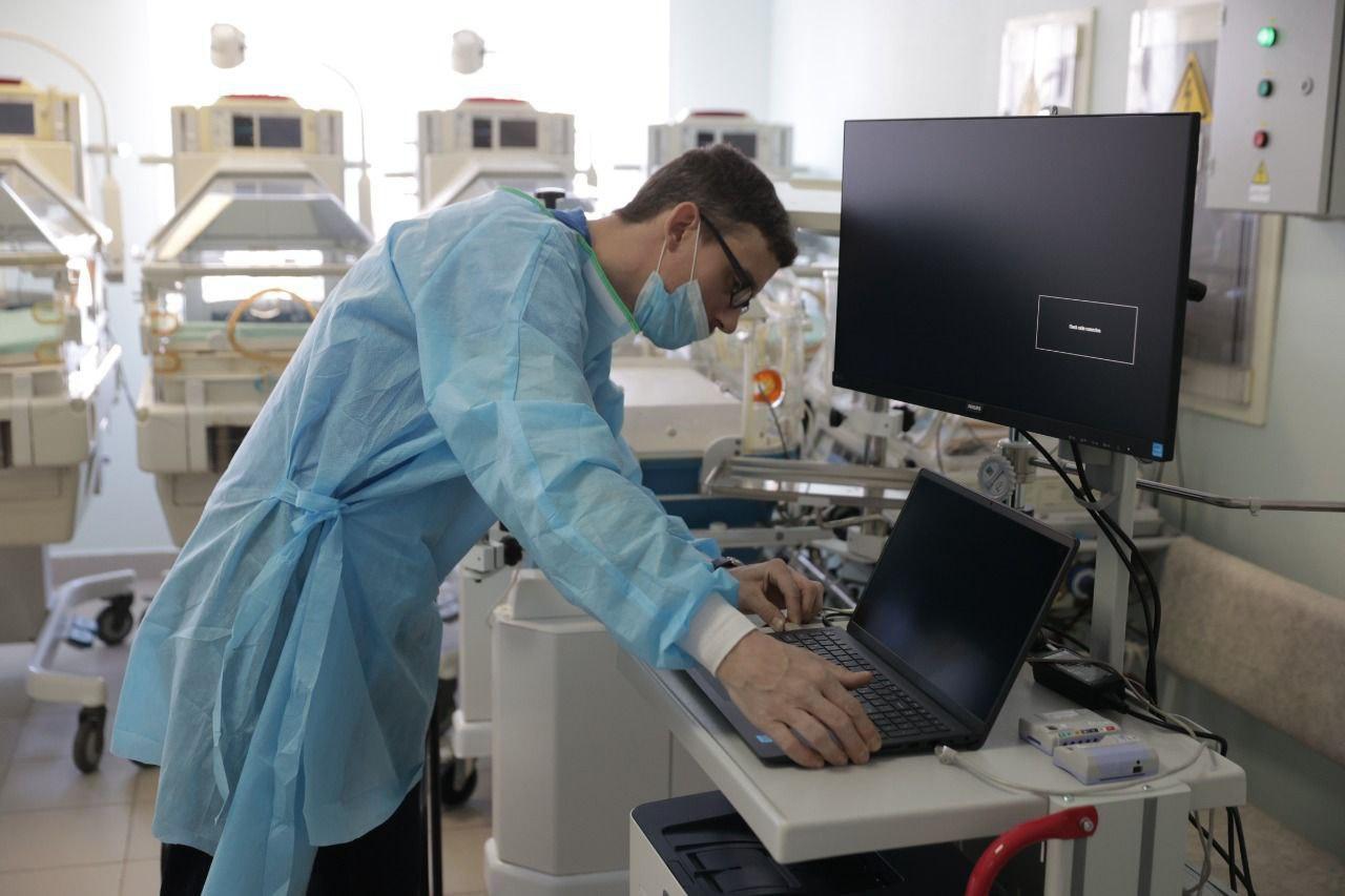 В Уральском НИИ охраны материнства и младенчества установили уникальный аппарат для спасения новорожденных детей - Фото 1