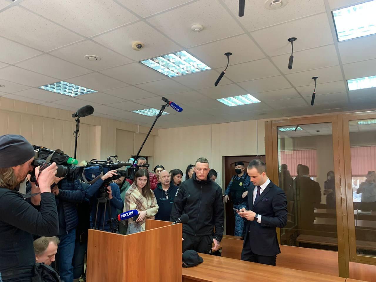 Блогер Эдвард Бил проведет 1 год и 2 месяца в тюрьме - Фото 1