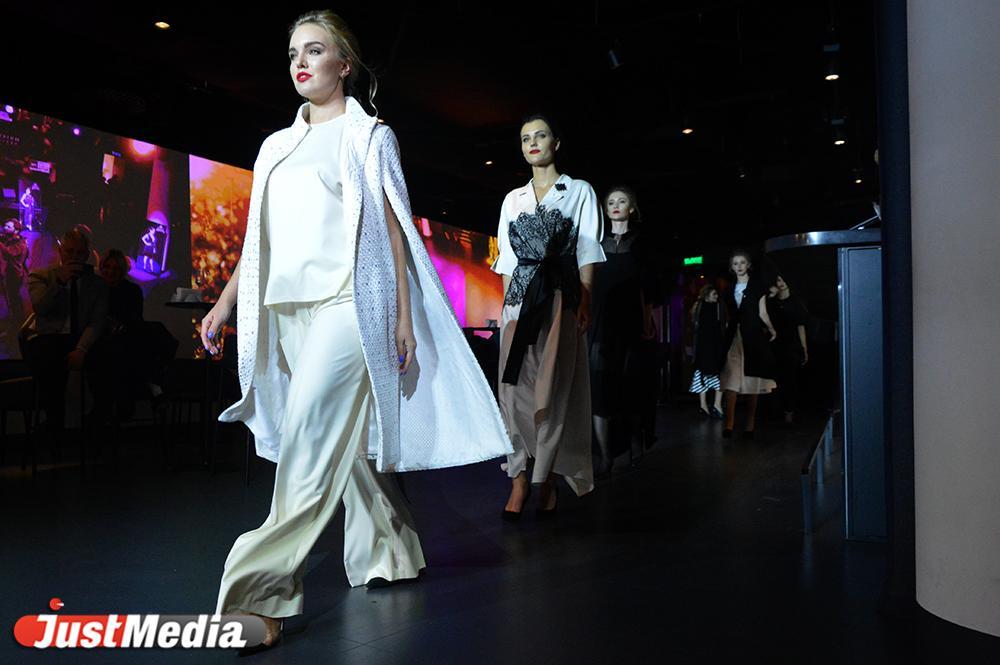 «В России вообще нет производства ткани». Уральские бренды одежды остались без сырья - Фото 1