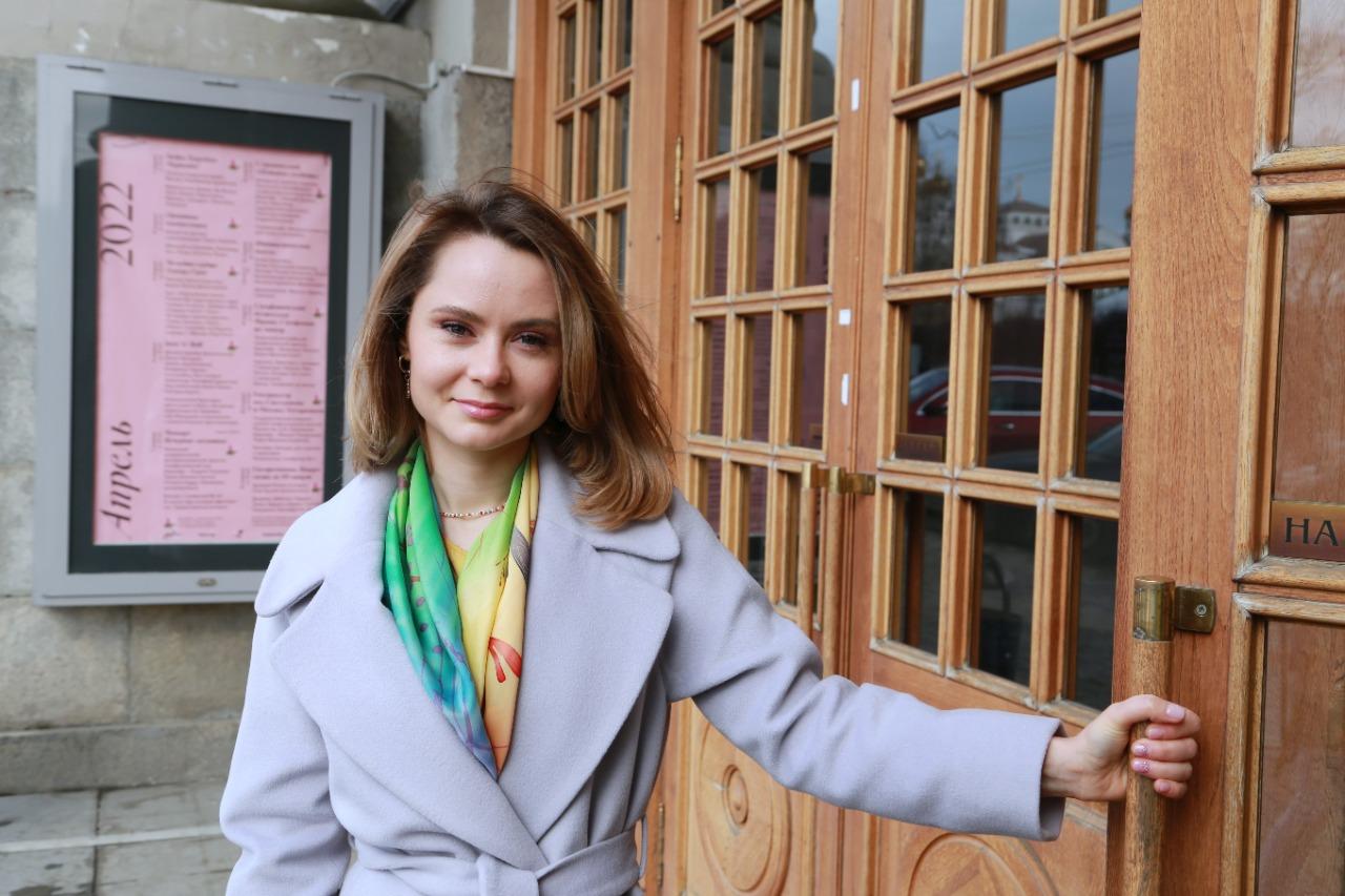 Юлия Полянскова, скрипачка: «Яркое весеннее солнце радует нас уже целый месяц, хотя пока совсем не балует теплом». В Екатеринбурге +4 - Фото 1