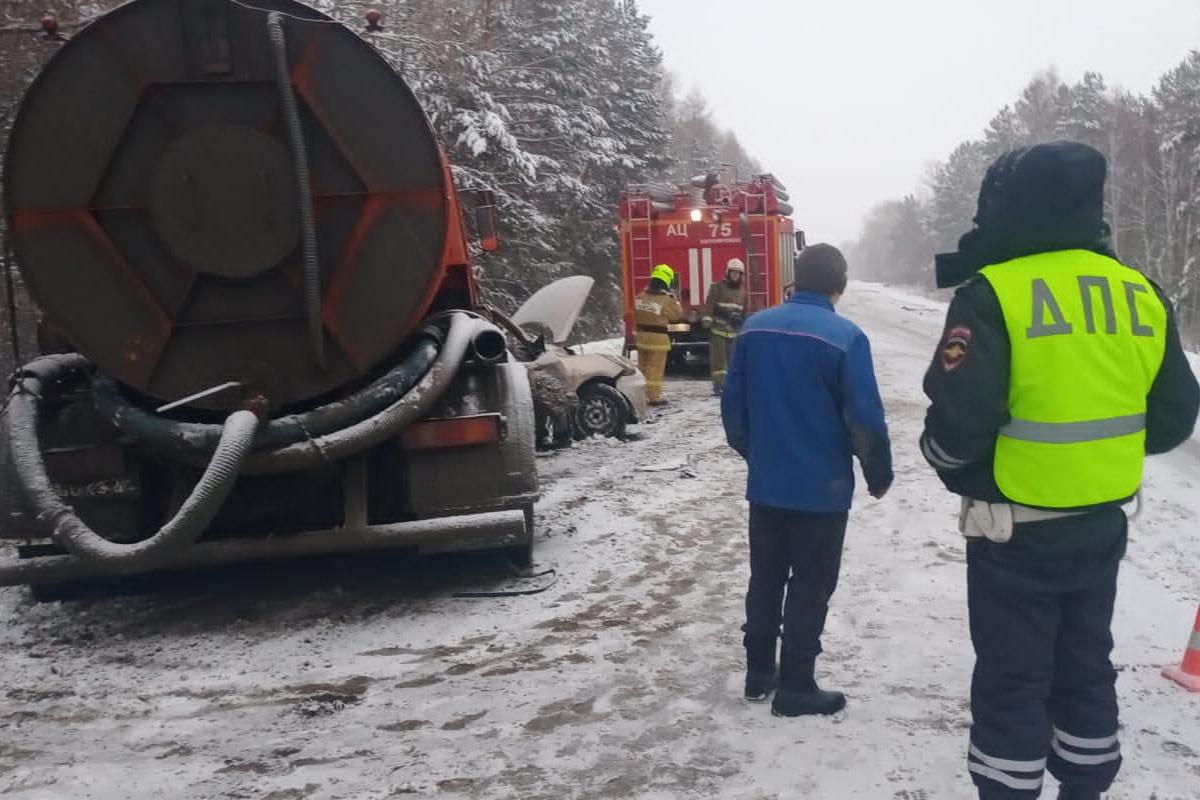 В Свердловской области в страшном ДТП с участием КАМАЗа погибли три человека - Фото 1