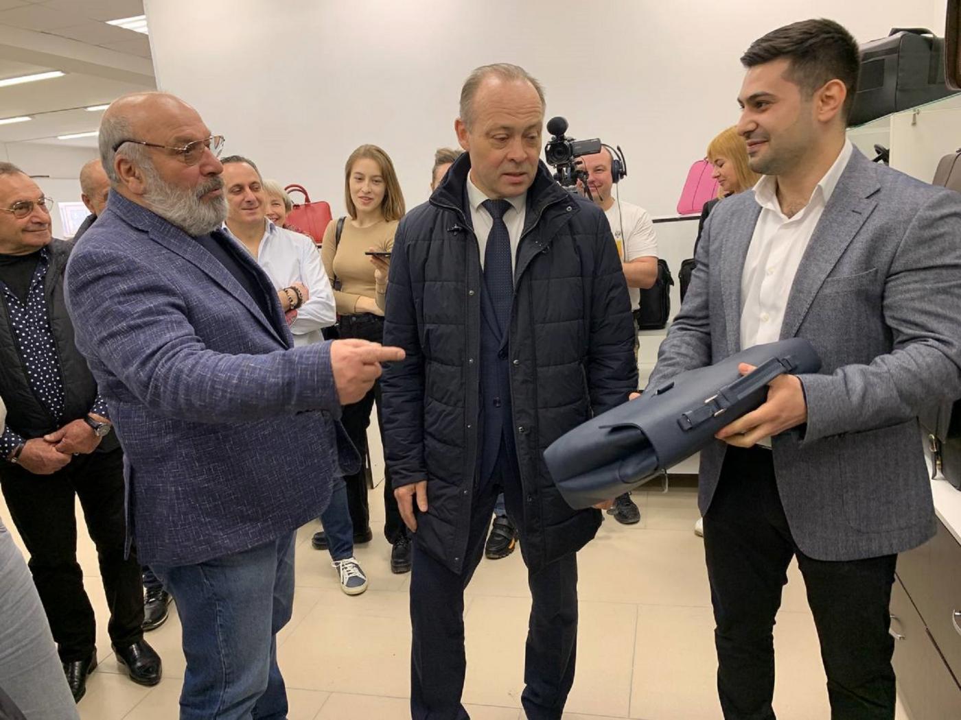 В Арамили запустили производство кожаных изделий, которые заменят на российском рынке Chanel - Фото 1