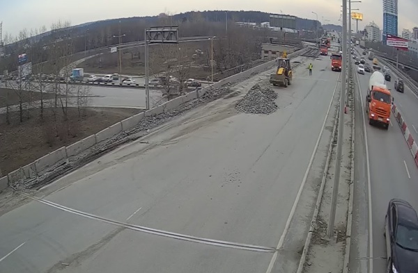 В Екатеринбурге установлено видеонаблюдение за ремонтом развязки Луганская – Объездная - Фото 1