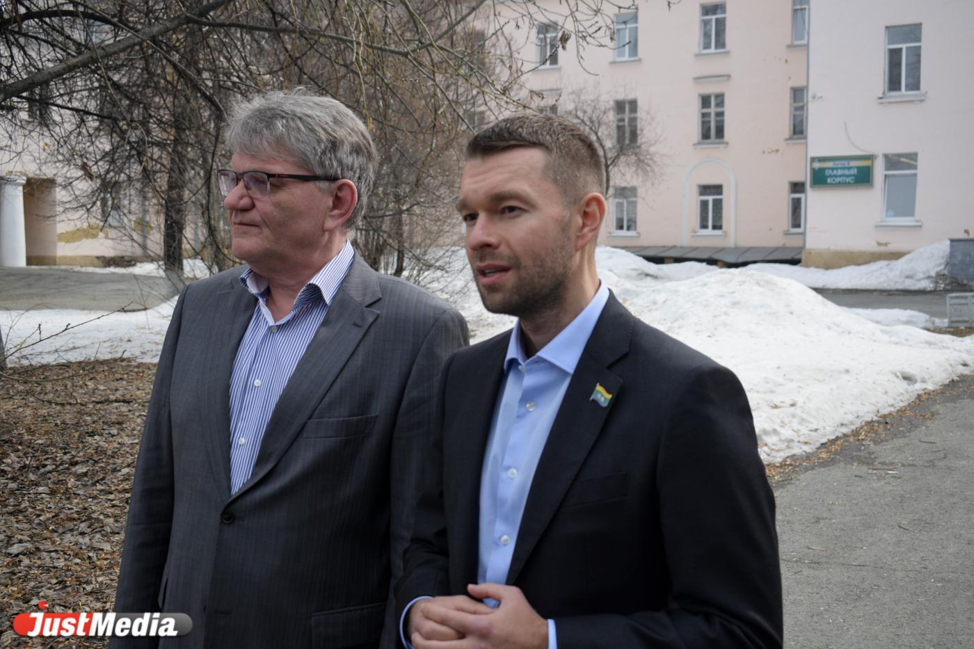 «Диспансеризация во дворах». Депутаты медицинской фракции Екатеринбурга провели выездное заседание в ЦГКБ №23 - Фото 1