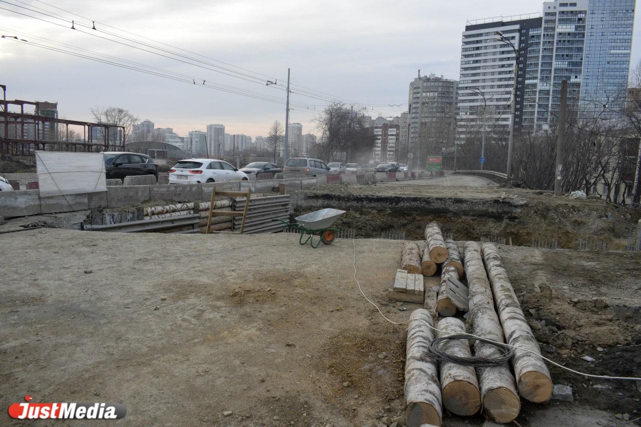 Для решения пробок на развязке Щербакова – Объездная была оборудована еще одна полоса для движения транспорта - Фото 1