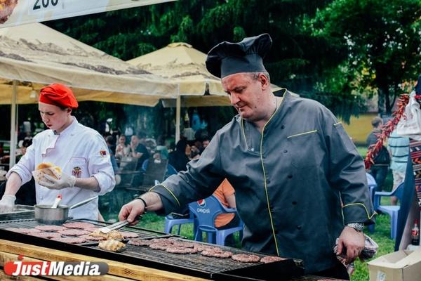 На площади 1905 года в Екатеринбурге будут жарить мясо - Фото 1