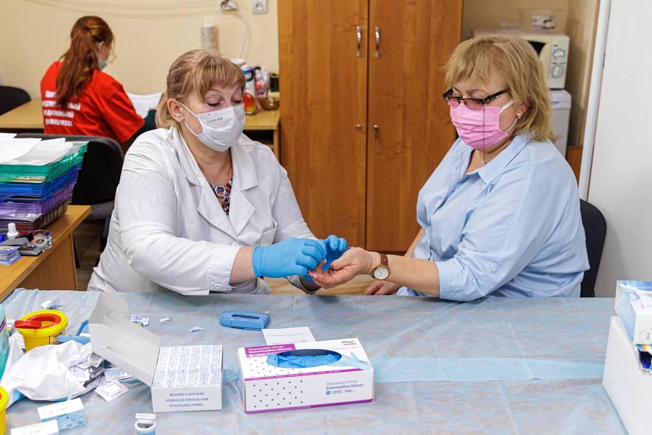 Депутат Алексей Вихарев организовал экспериментальную диспансеризацию в жилом доме на Эльмаше - Фото 1