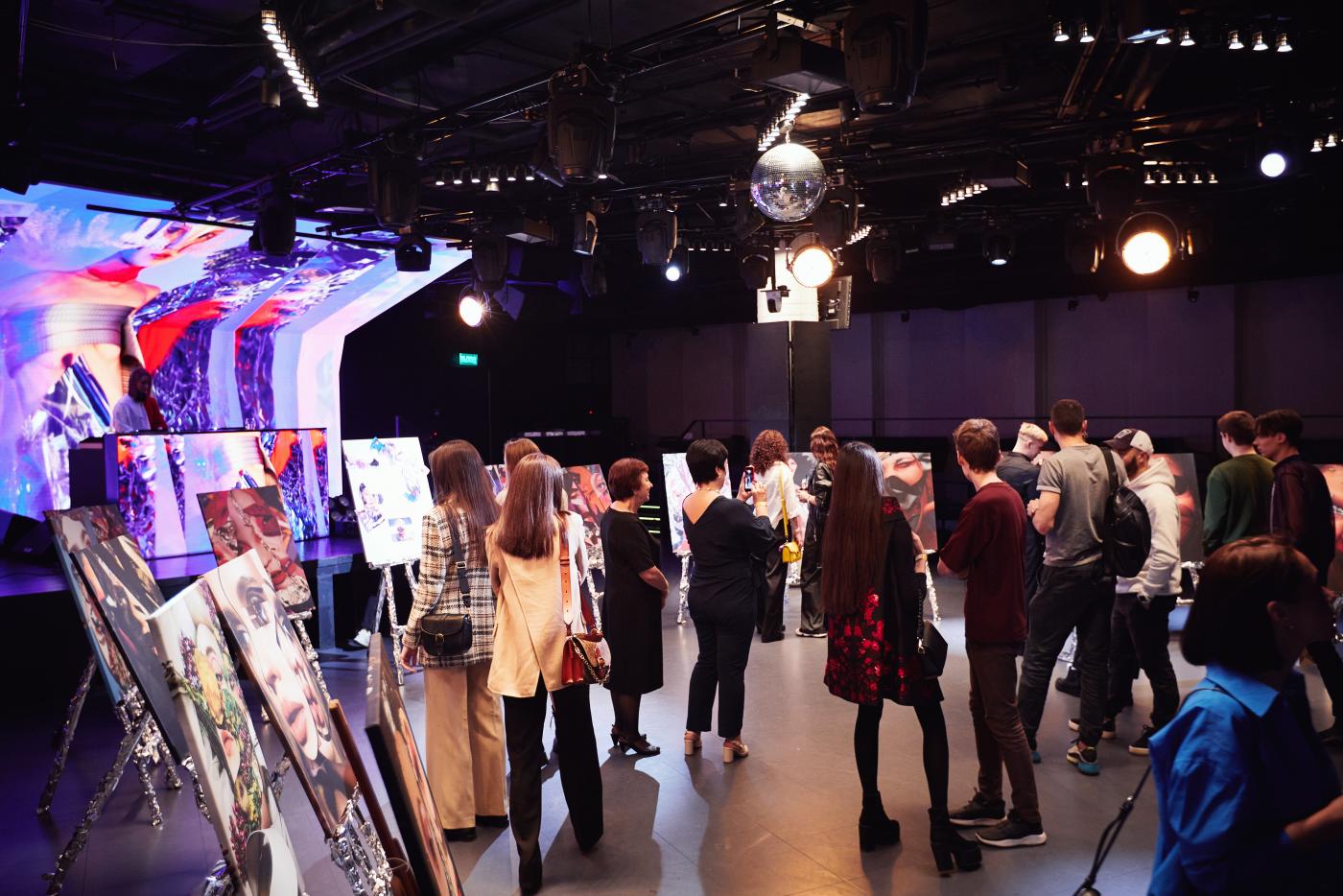 В Екатеринбурге открылась выставка Анастасии Курлович - Фото 1