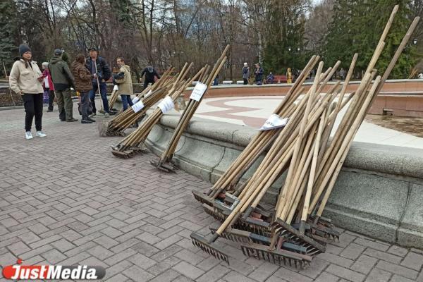 В каждом районе Екатеринбурга на майских праздниках будет дежурить бригада коммунальщиков - Фото 1