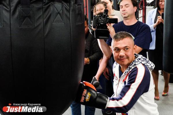 Спортивная династия. Еще один Цзю начал успешную карьеру в профессиональном боксе - Фото 1