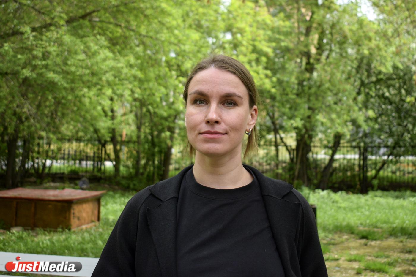 Наталья Пастухова, художница: «Погода сегодня мрачная, и даже, я бы сказала, немного холодно». В Екатеринбурге +10 градусов - Фото 1