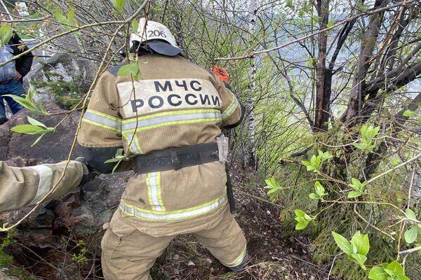 Огнеборцы в Кушве спасли двух женщин и собаку из Чумпинского карьера - Фото 1