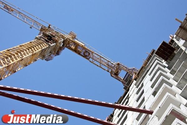 Прокуратура Екатеринбурга начала проверку по факту гибели двух рабочих на стройплощадке по улице Московской - Фото 1