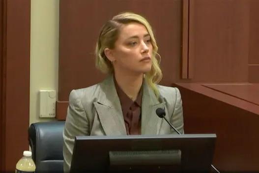 «Люди хотят поджарить моего ребенка в микроволновке». Эмбер Херд рассказала о многочисленных угрозах от поклонников Джонни Деппа - Фото 1