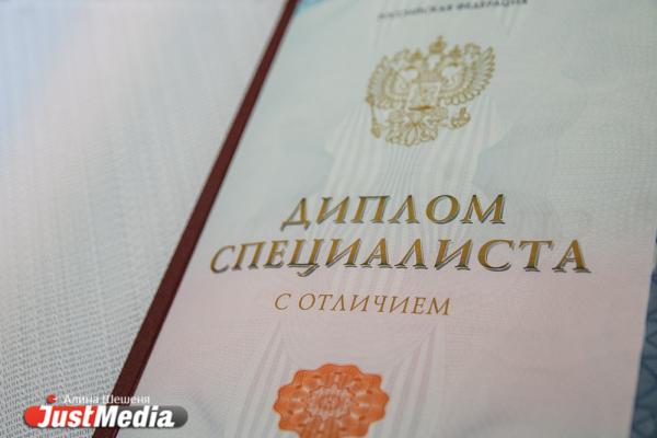 РАНХиГС примет на бюджет 300 детей участников спецоперации на Украине