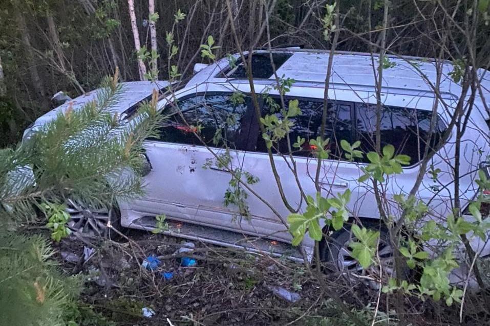 В Екатеринбурге полицейские отправили в кювет Lexus с наркоторговцами - Фото 1