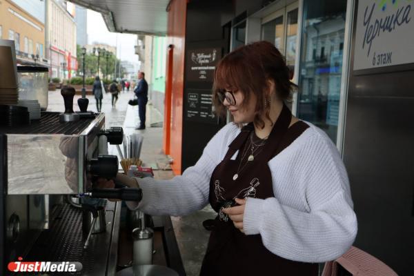 Василиса Ковбас, проворный бариста: «Желаю всем солнечной погоды!» В Екатеринбурге +11 градусов