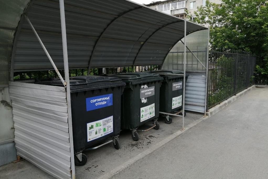 Жители Екатеринбурга «портят» качественное вторсырье немытыми бутылками и грязным картоном - Фото 1