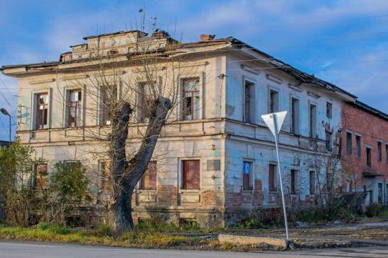 В Невьянске выставили на торги памятник архитектуры рядом с наклонной башней - Фото 1