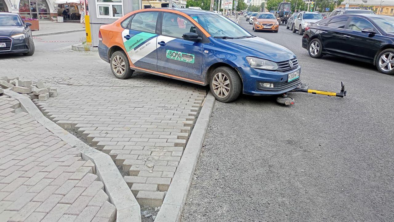 В Екатеринбурге «Делимобиль» сбил подростка на Whoosh - Фото 1