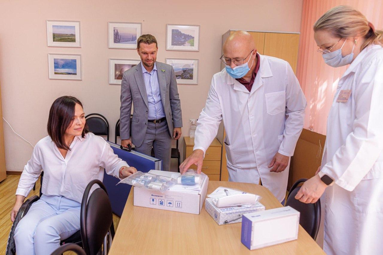 Депутаты медицинской фракции Екатеринбурга передали ЦГКБ № 6 оборудование для выездной диспансеризации  - Фото 1