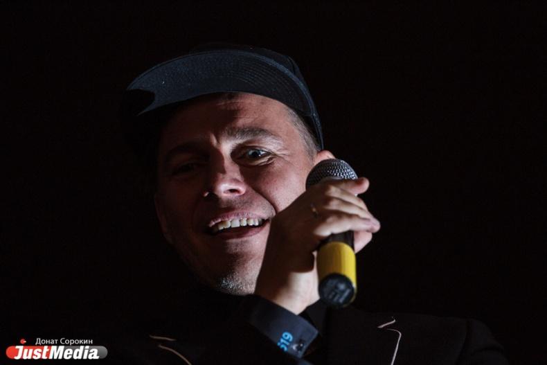 Евгений Куйвашев заступился за учеников гимназии №9, которым запретили петь песни Мумий Тролля и Земфиры - Фото 1