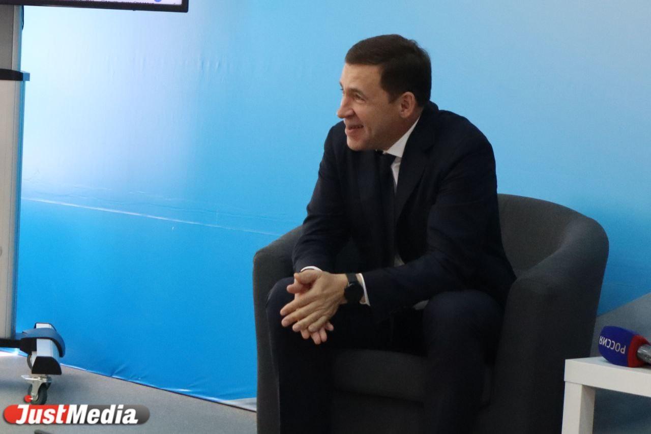 Евгений Куйвашев встретился с волонтерами в Доме добровольцев - Фото 1