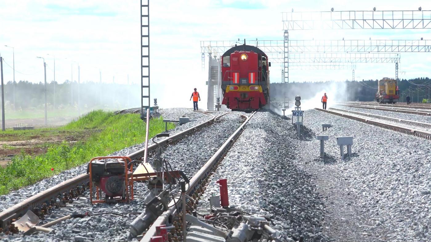 СвЖД завершает работы на путях новой грузовой станции на площадке ОЭЗ «Титановая долина»   - Фото 1