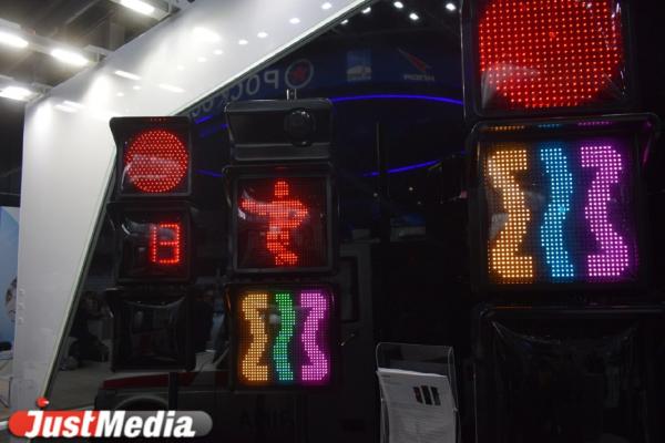 На ИННОПРОМе показали светофоры к 300-летию Екатеринбурга - Фото 1