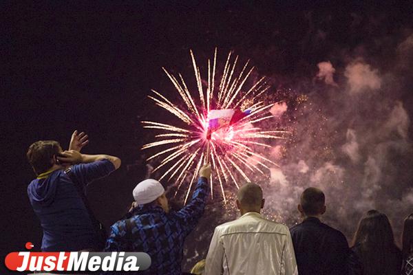 В США семья взорвала автомобиль, запуская салют - Фото 1