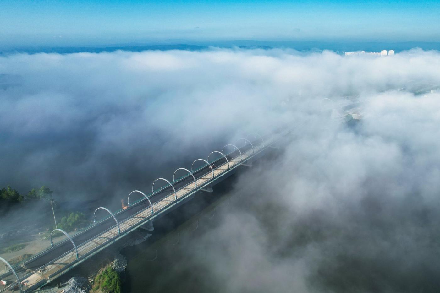 Евгений Куйвашев рассказал, когда будет запущено движение по новому мосту через Тагильский пруд - Фото 1