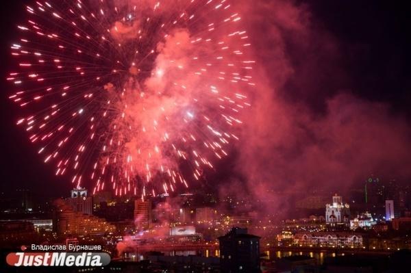 Во Франции во время салюта в День взятия Бастилии погибли два ребенка - Фото 1