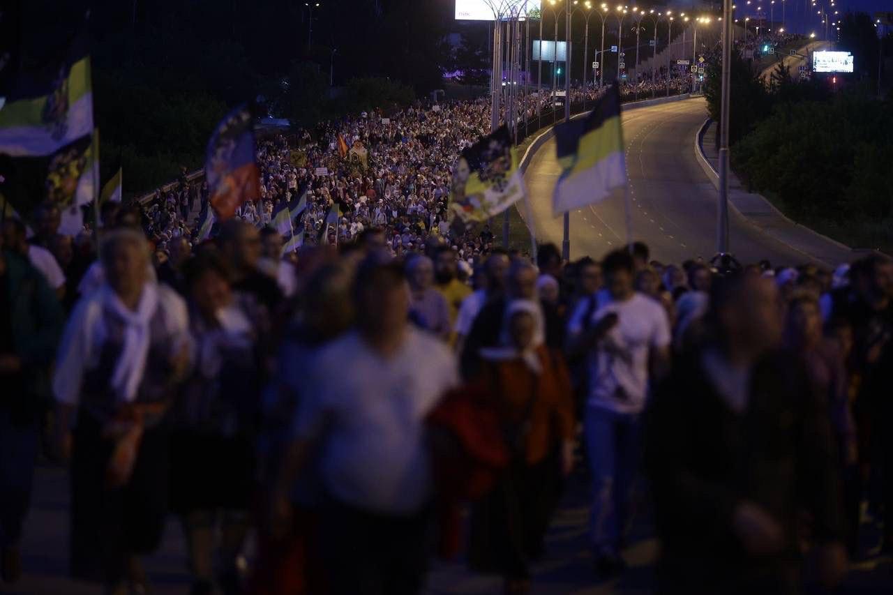 Почти 50000 человек из разных стран прошли Царский Крестный Ход и вместе помолились на месте уничтожения останков Святой Царской семьи - Фото 1