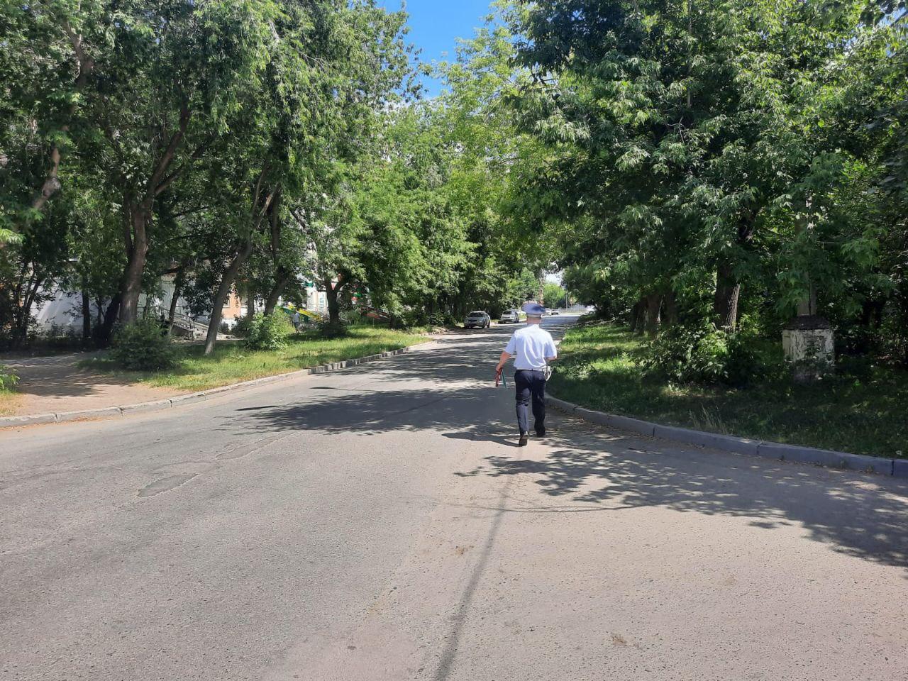 На Вторчермете малолитражка сбила бабушку с внучкой на руках - Фото 1