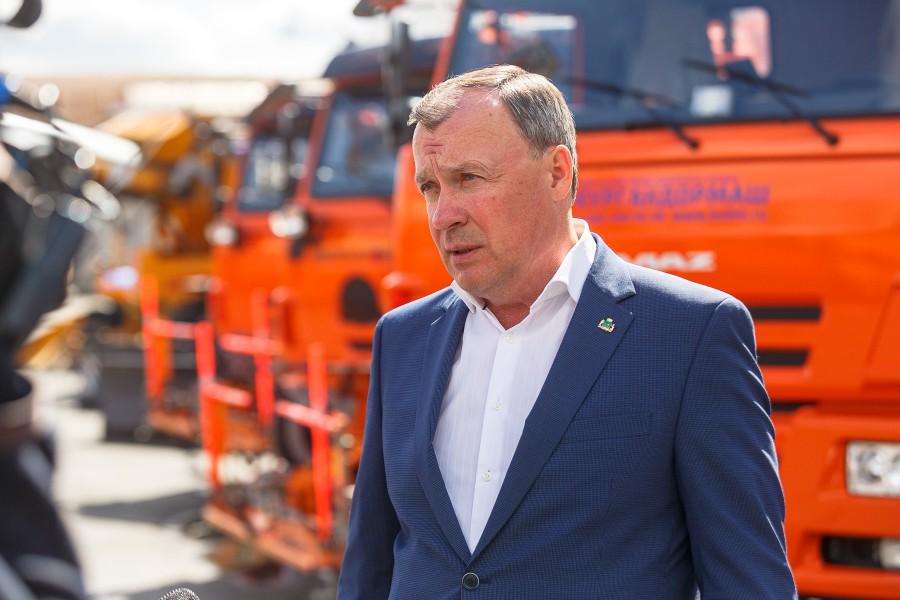 Алексей Орлов принял новую уборочную технику для Екатеринбурга - Фото 1