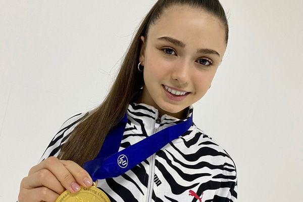 15-летняя россиянка Камила Валиева установила на Олимпиаде четыре мировых рекорда - Фото 1