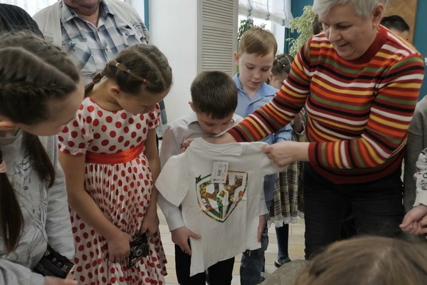 «Если есть возможность – надо помочь»: подарки получили дети из центра социальной помощи «Отрада» в Екатеринбурге - Фото 1