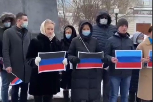Студенты Екатеринбурга поддержали независимость Донбасса стихийным пикетом - Фото 1