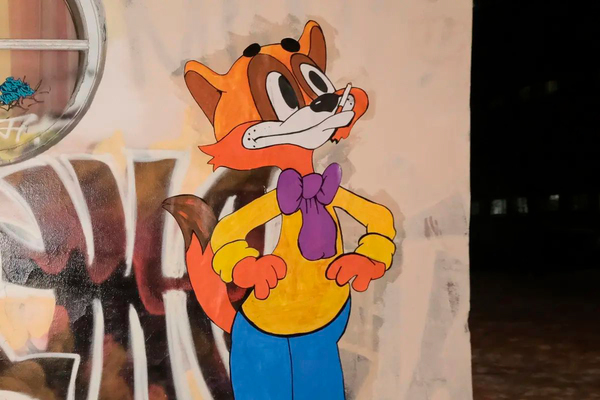 В Екатеринбурге появился антивоенный стрит-арт с закурившим котом Леопольдом - Фото 1