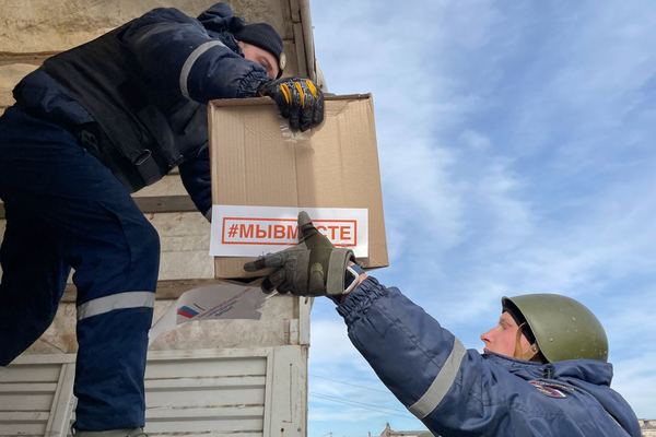 «Мы передавали продукты жителям прямо в руки». Свердловские волонтеры рассказали о доставке гуманитарной помощи жителям Донбасса - Фото 1