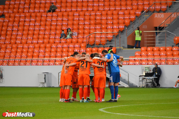 Основная команда и дубль «Урала» сыграли товарищеский матч - Фото 1