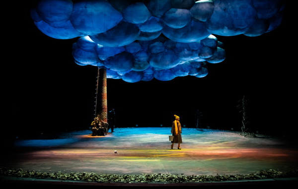 В Свердловской драме презентовали спектакль «Облако-рай», режиссер которого вдохновлялся Карабашем - Фото 1
