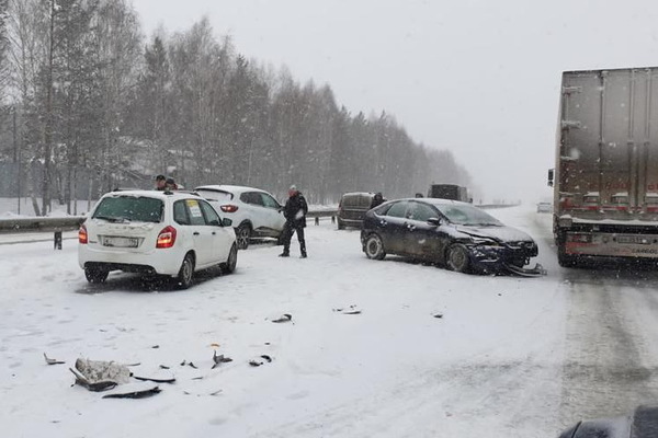 На Тюменском тракте водитель «Лады Ларгус» спровоцировал шесть ДТП - Фото 1