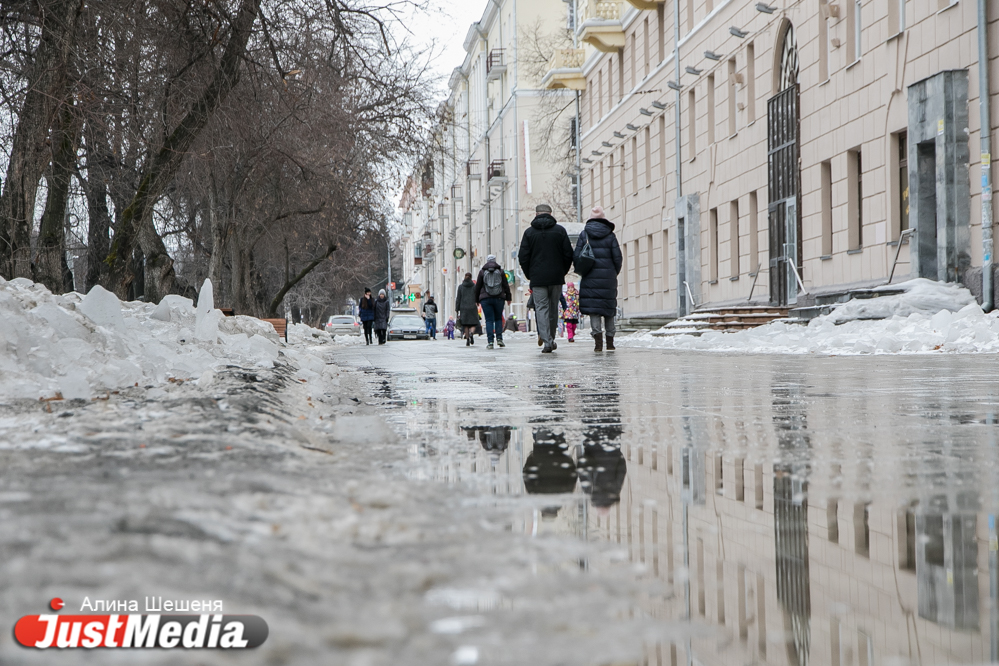 В екатеринбурге потеплеет. Потепление в Екатеринбурге. Небольшой снег. Потепление в Свердловской области.