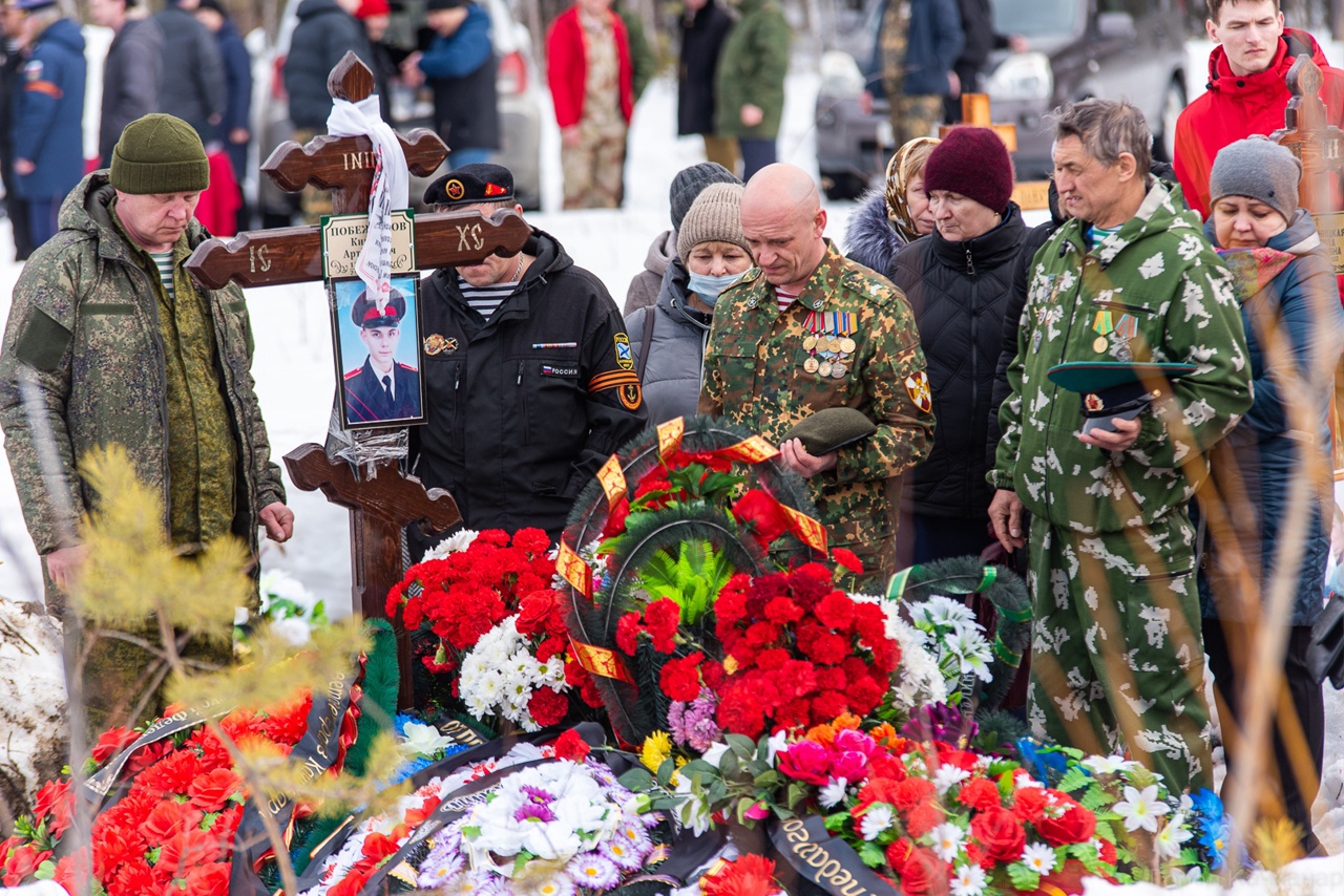 Российский похоронить. Украина похороны солдат. Прощание с погибшими на Украине.