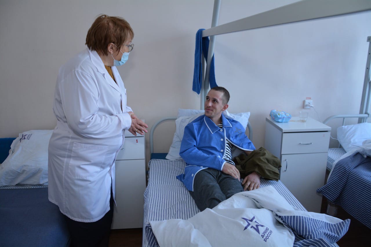 Госпитали на украине. Раненые в госпитале Вишневского. Раненые на Украине в госпитале. Военный госпиталь Украина.