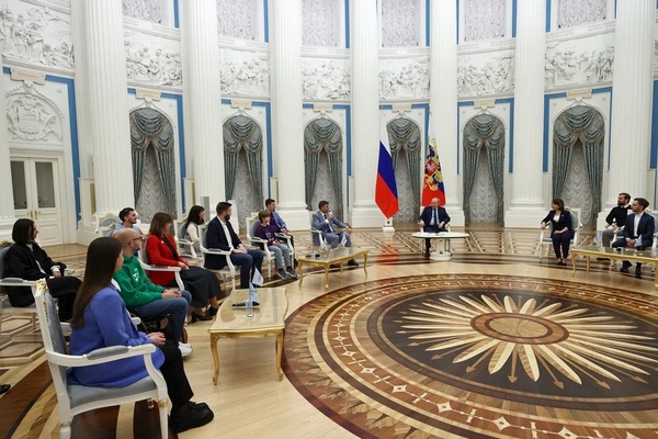 Дизайнер из Екатеринбурга предложила Владимиру Путину отмечать продукцию российских производителей знаком «Сделано в России» - Фото 1