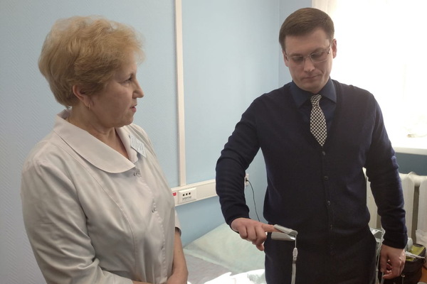 Депутат Михаил Вечкензин купил оборудование для кабинета диспансеризации в поликлинике на Компрессорном - Фото 1