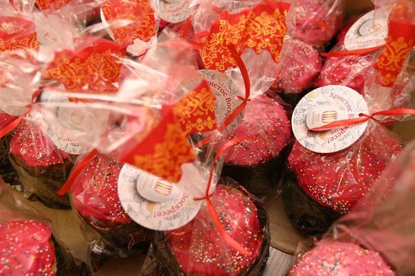 10 000 куличей для врачей, 20 000 роз для украшений и Благодатный огонь из Иерусалима — Екатеринбург готов к празднованию Пасхи - Фото 1