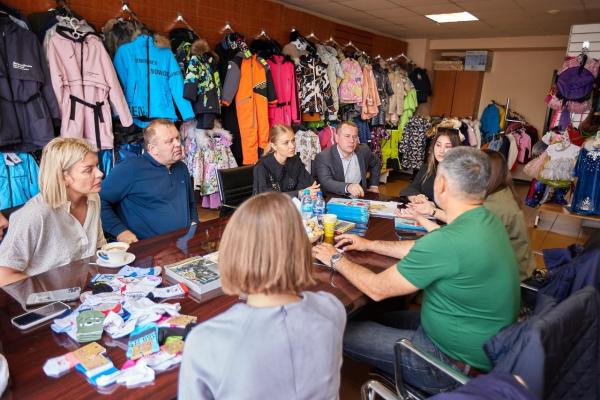 Казахстан будет закупать в Свердловской области детскую одежду, игрушки и посуду - Фото 1